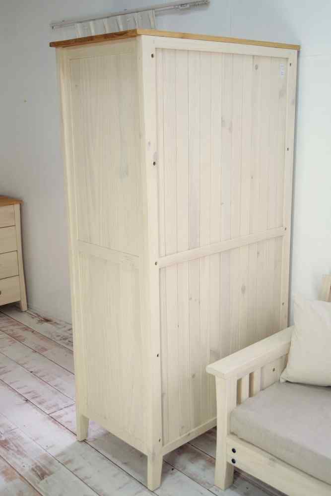見えない部分の素材にもこだわった白いカントリー家具