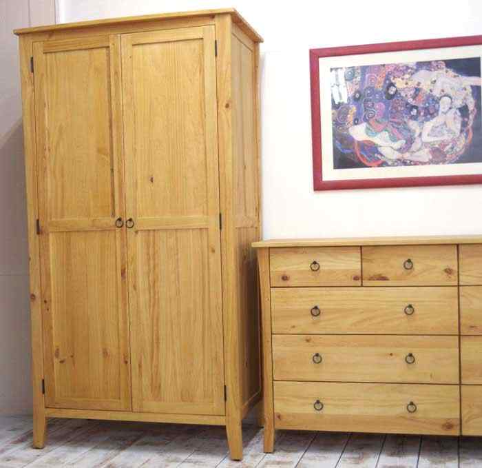 カントリー家具　ワードローブ・クローゼット