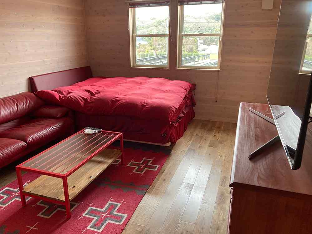 赤色系のお部屋に合わせてセミオーダー