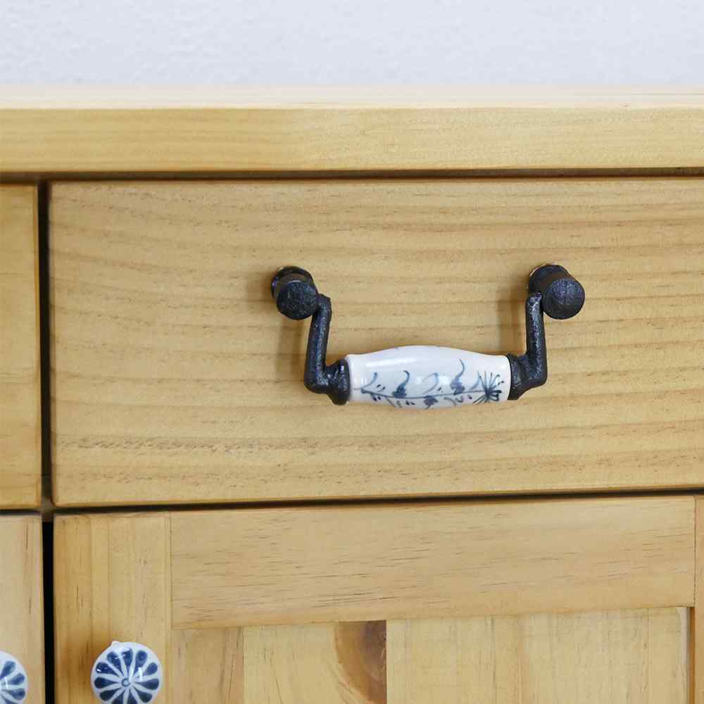 かわいい取手のカントリー家具