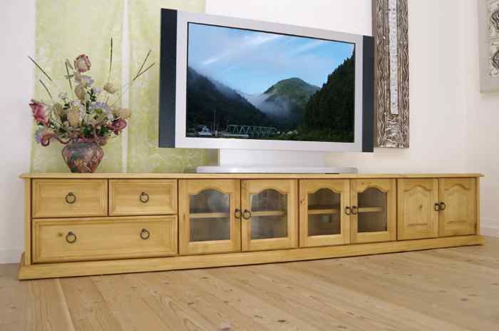 天然の木の質感がたまらなく良いテレビ台