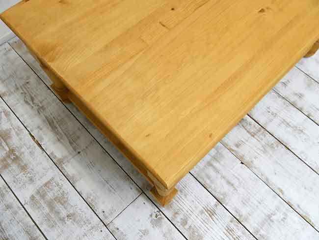 木目が美しい無垢家具