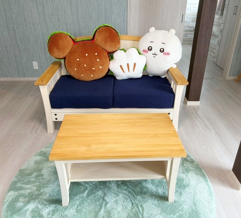 ちいかわさん達と無垢ソファ