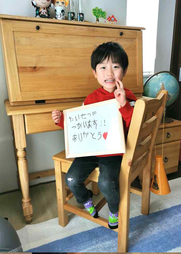 本物の天然木学習机でしっかりお勉強