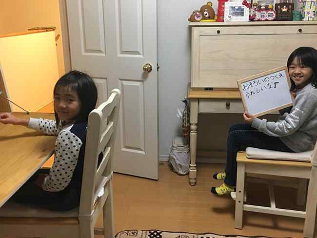 姉妹で使えるツインデスク
