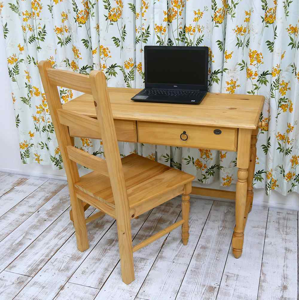 カントリー調リモートデスク