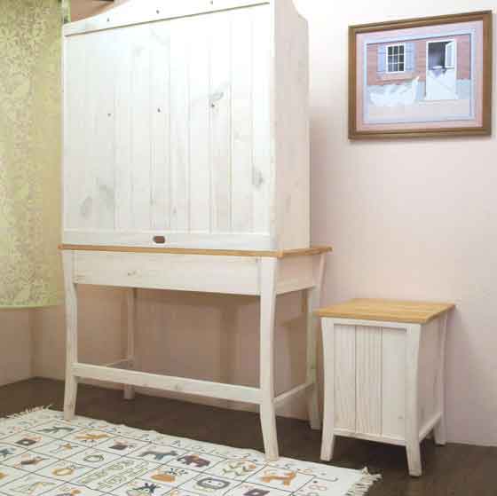 後姿もきれいなパイン無垢家具